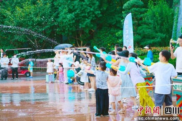 绵阳方特“民族泼水节”解锁夏日清凉盛宴