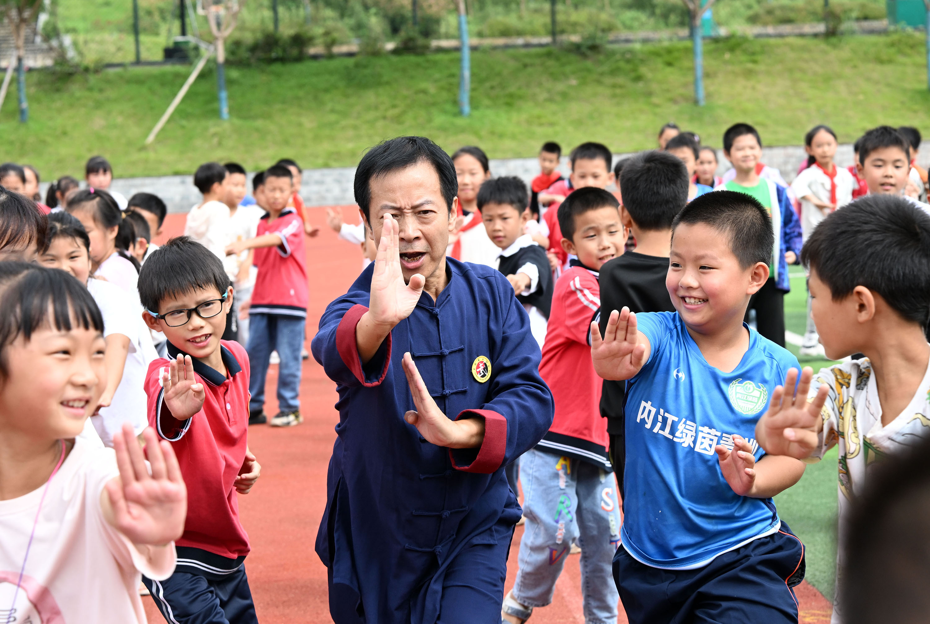 内江东兴区：传统武术进校园