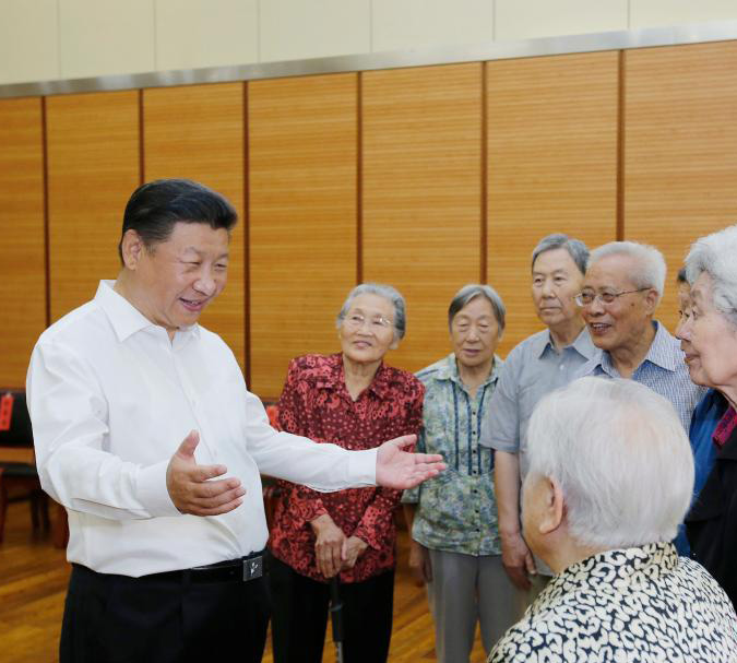 习近平总书记同人民教师在一起