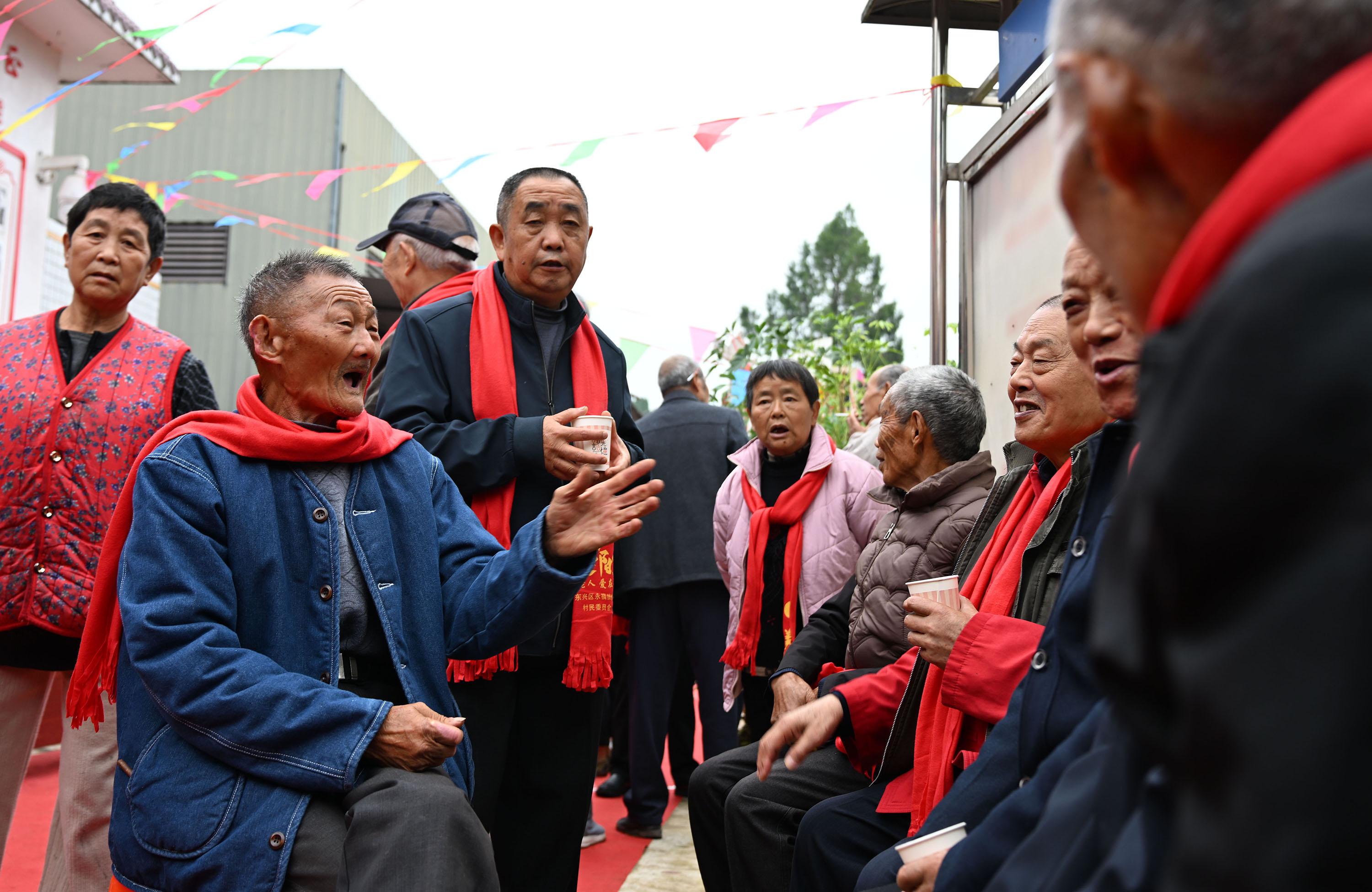 内江东兴区永福镇：温暖迎重阳