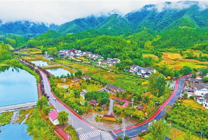 南阳市西峡县丁河镇木寨村 景色互应 美不胜收