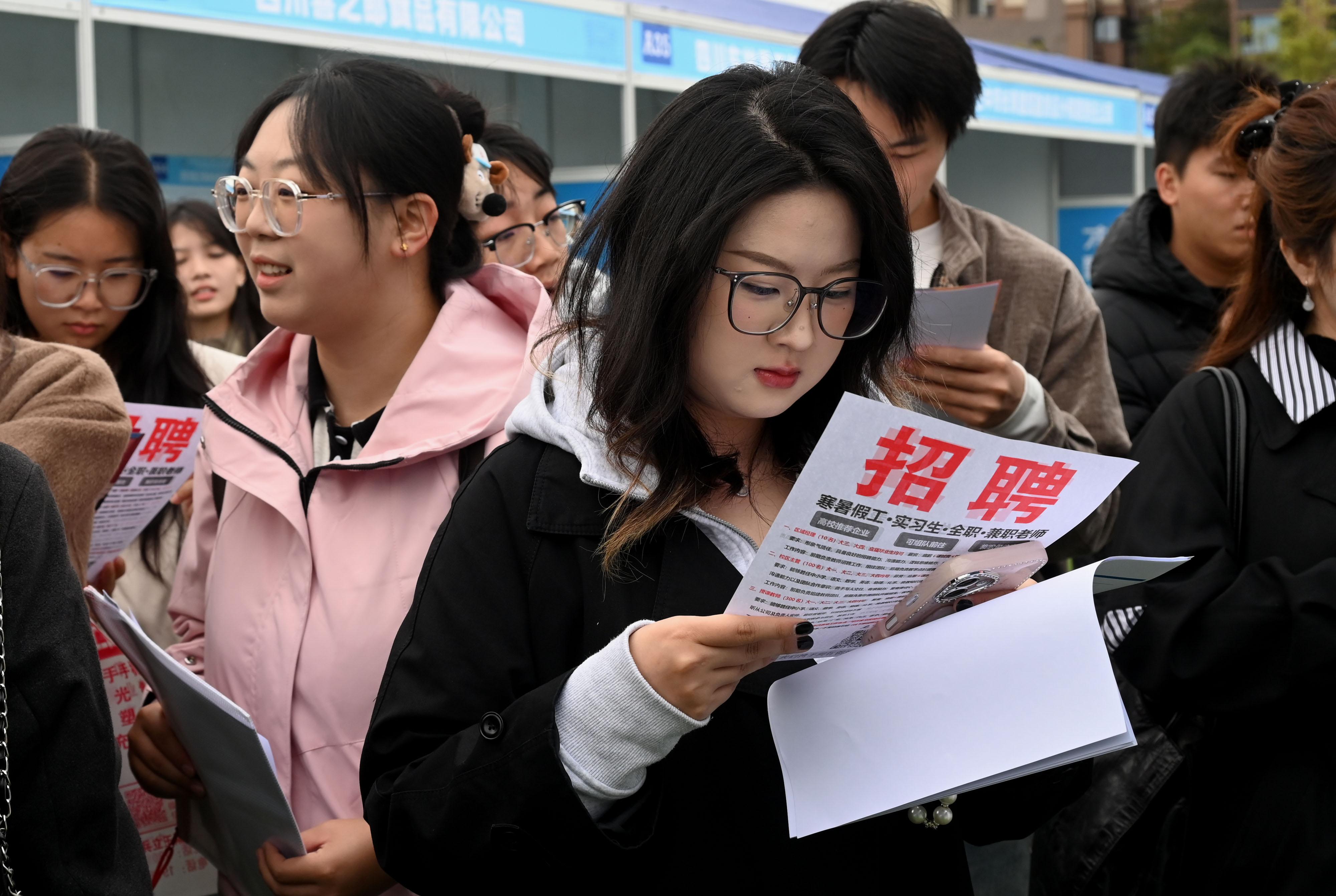 内江师范学院：校园招聘助就业