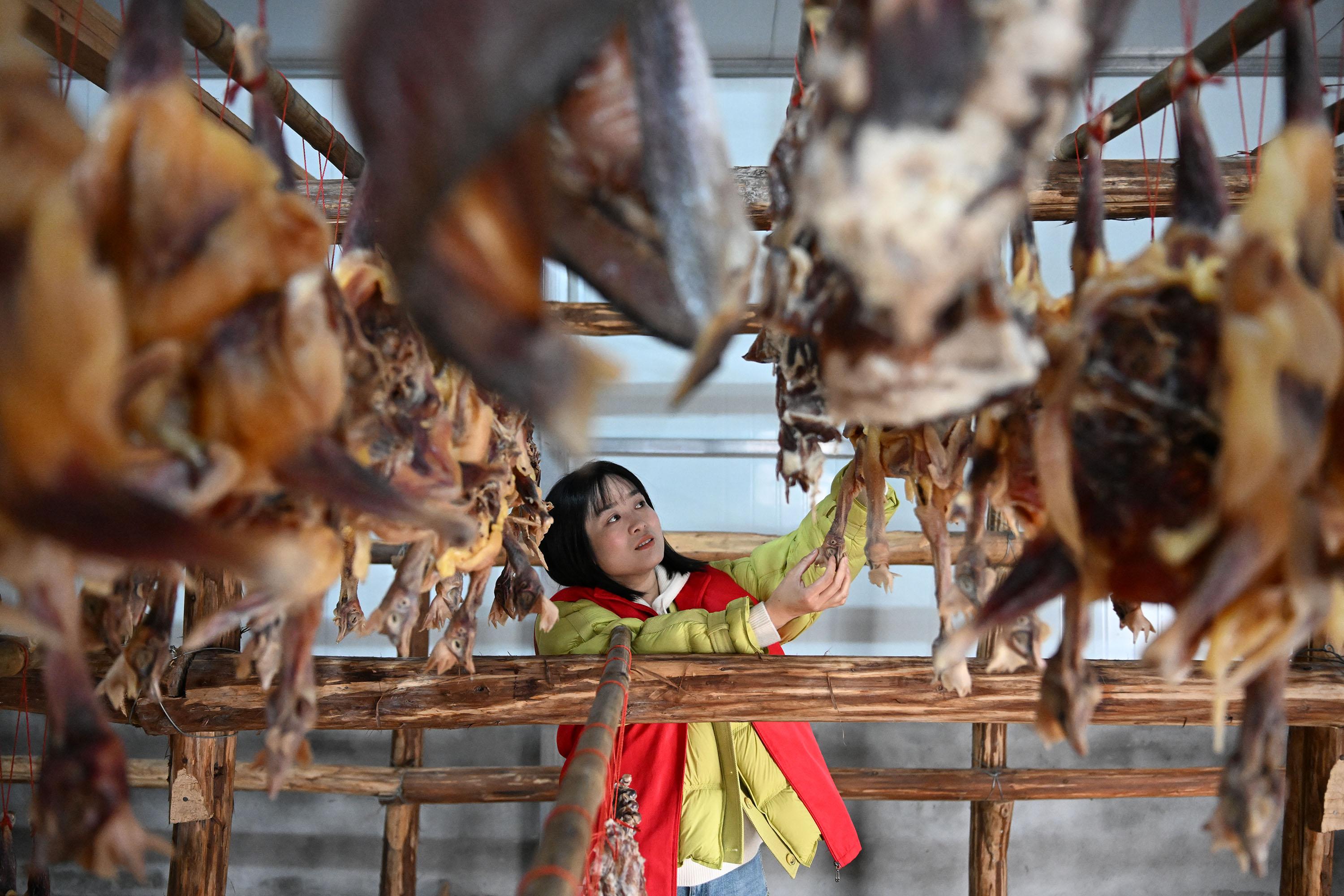 内江东兴区田家镇：冬日“腊味”香